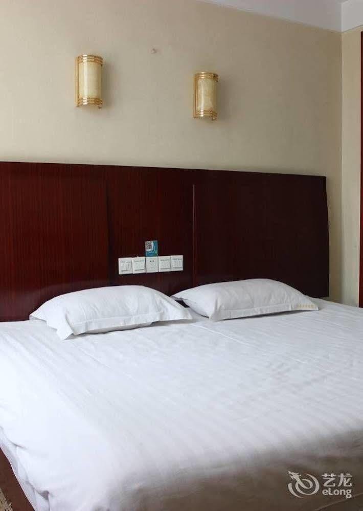 Greentree Inn- Linyi Bus Station Branch Екстер'єр фото